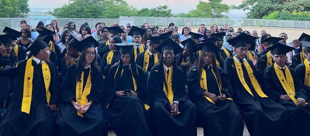 Graduandos del colegio 'Lomas del Peyé'.
