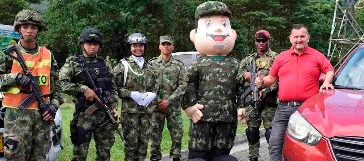 Ejército Nacional en controles viales. 