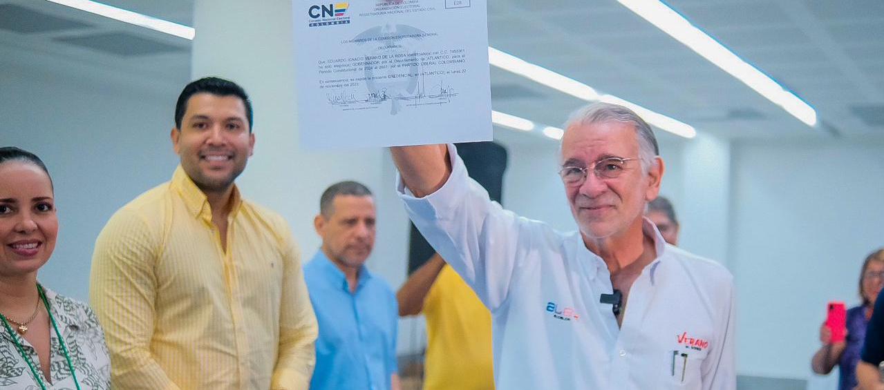 Eduardo Verano el día que recibió su credencial