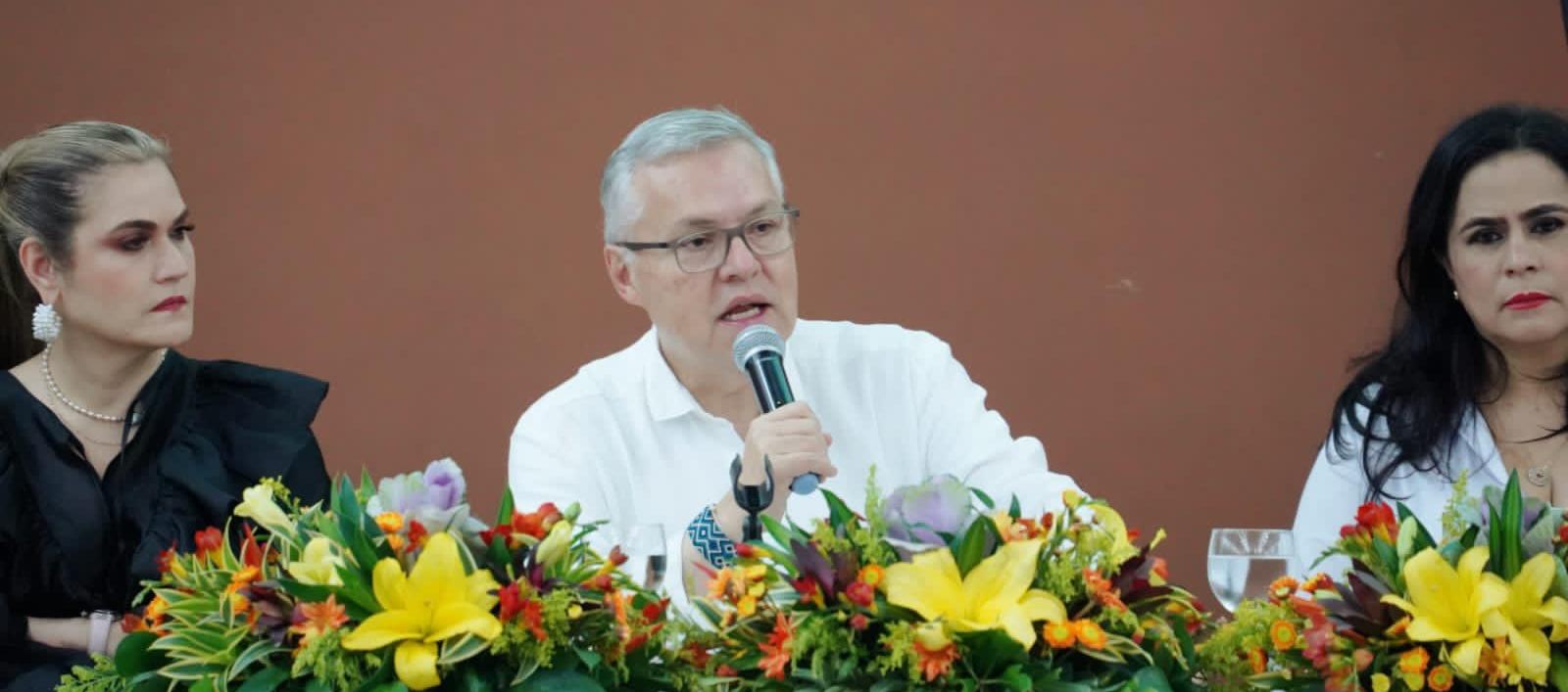 El Ministro de Justicia Néstor Osuna reunido con trabajadores del poder judicial