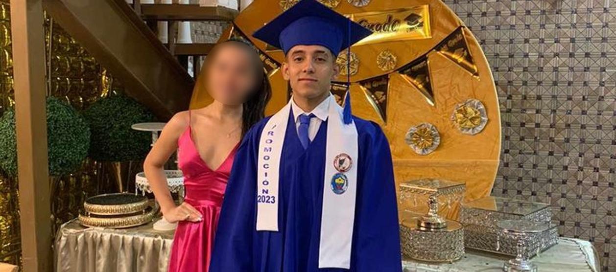 Gabriel Barceló cuando festejó su grado hace apenas 10 días. 