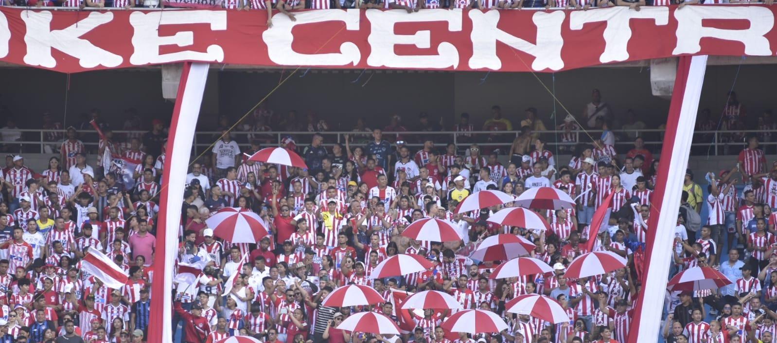 Hinchas junioristas. 