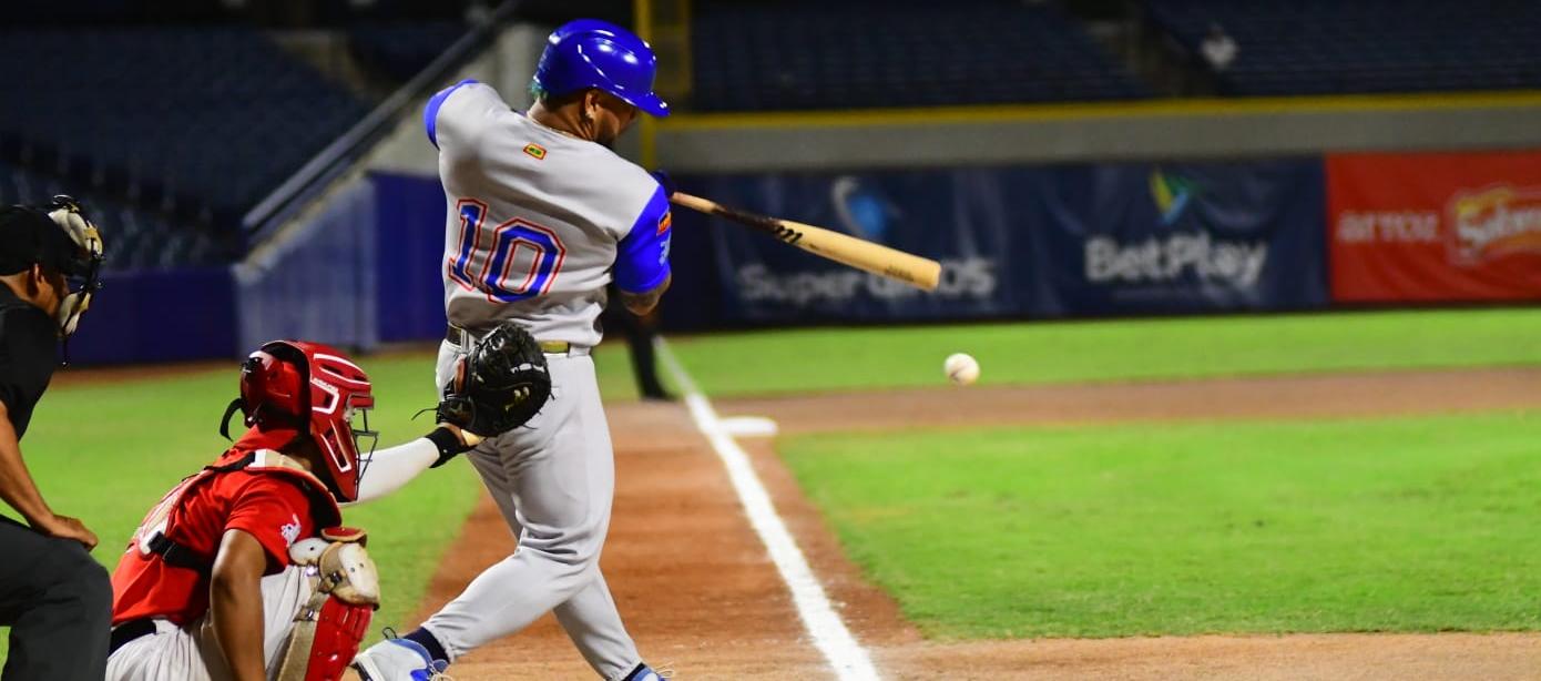 Harold Ramírez bateó de 3-1 y anotó dos carreras para Caimanes. 