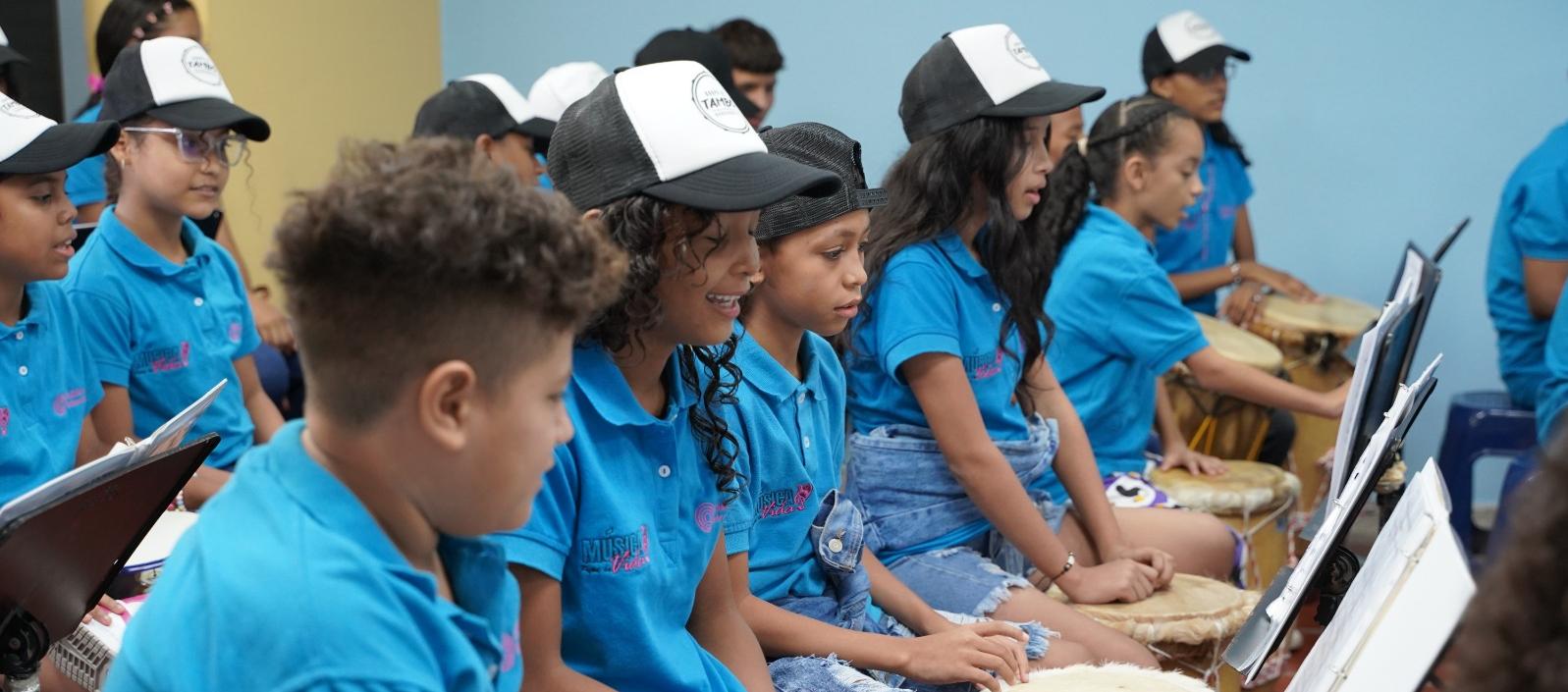 Niños en concierto.