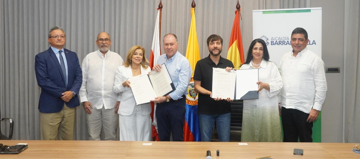 Momento de la firma del acta de entrega.
