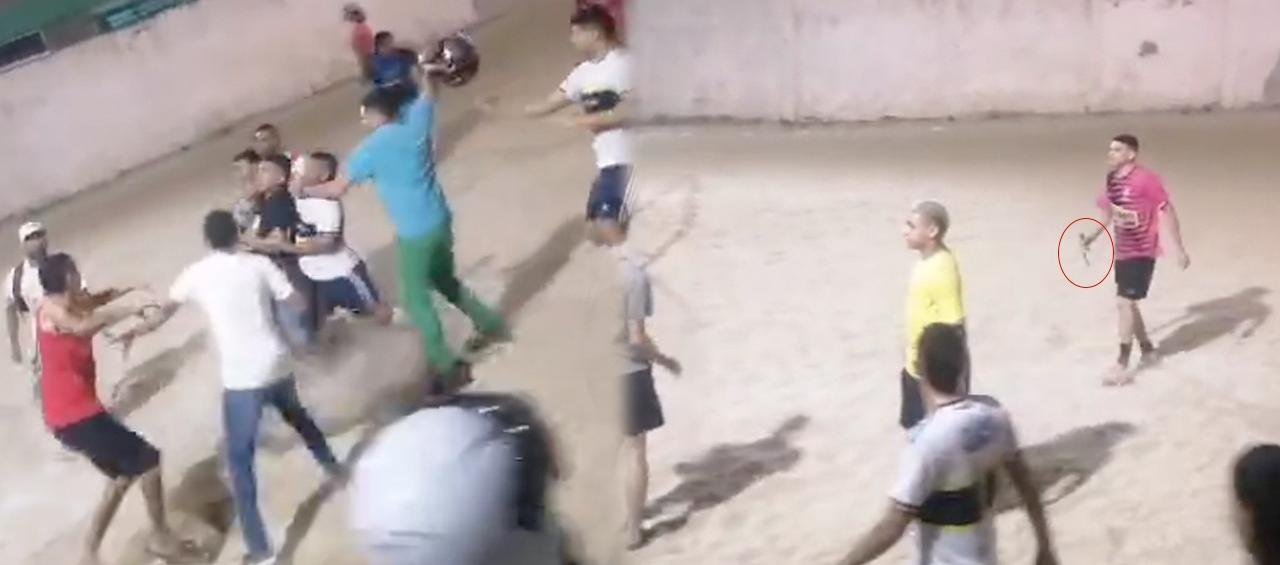 A una persona la agredieron con un casco.