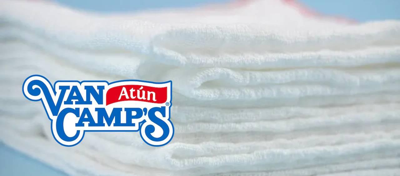 La denunciante tiene 17 años en la compañía.