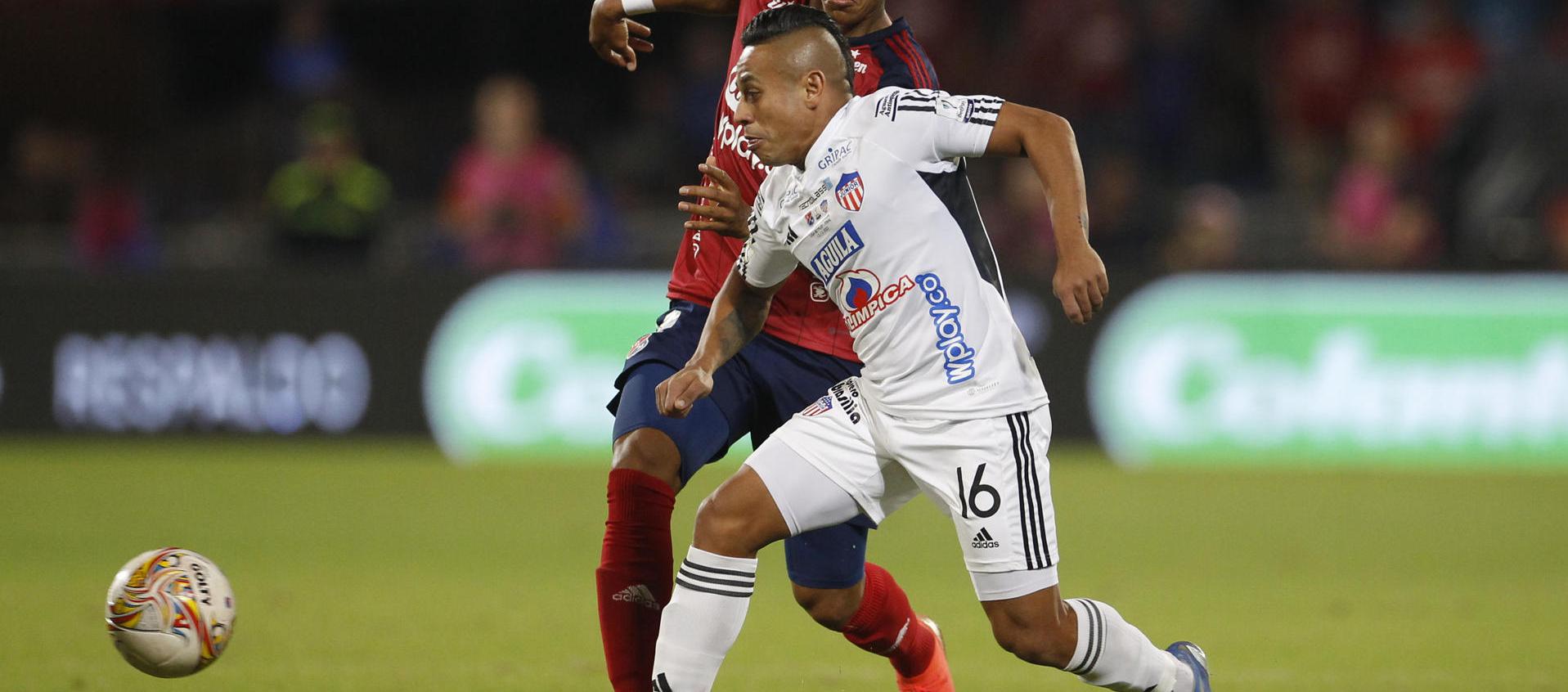 Vladimir Hernández durante el partido en el Atanasio Girardot. 