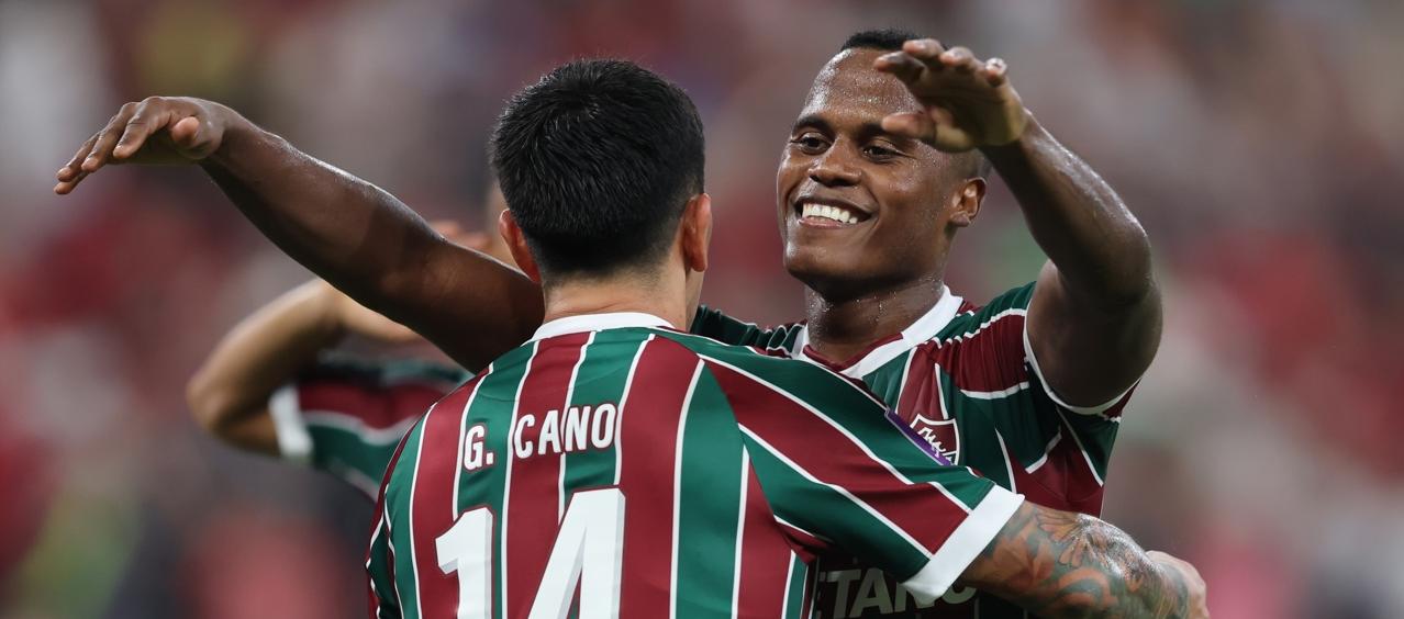 Jhon Arias y su compañero de equipo Germán Cano, otro de los finalistas. 