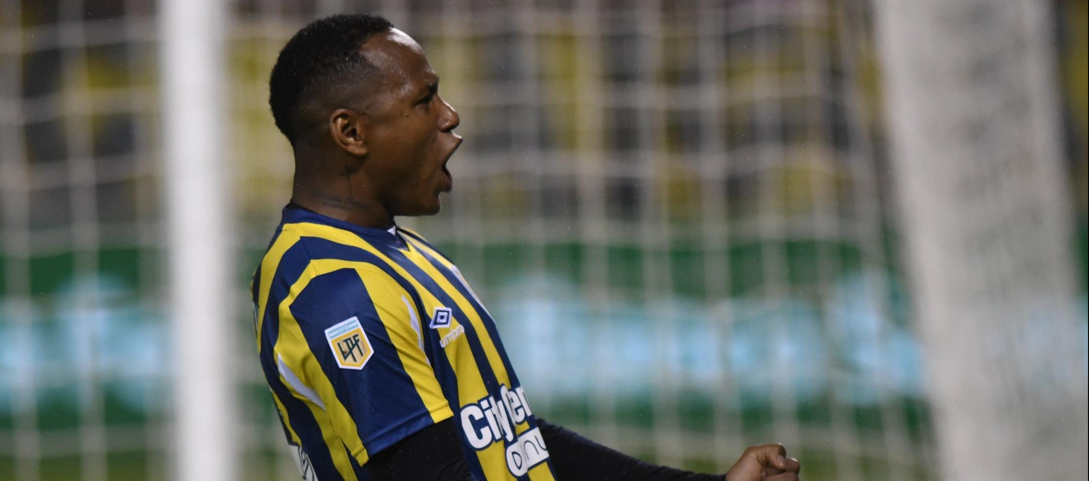 El colombiano Jaminton Campaz celebra su gol ante River Plate. 