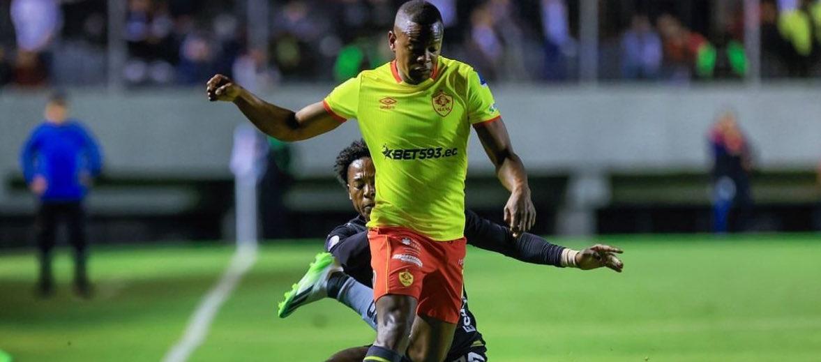 Yerson Candelo viene de jugar en el Aucas de Ecuador.