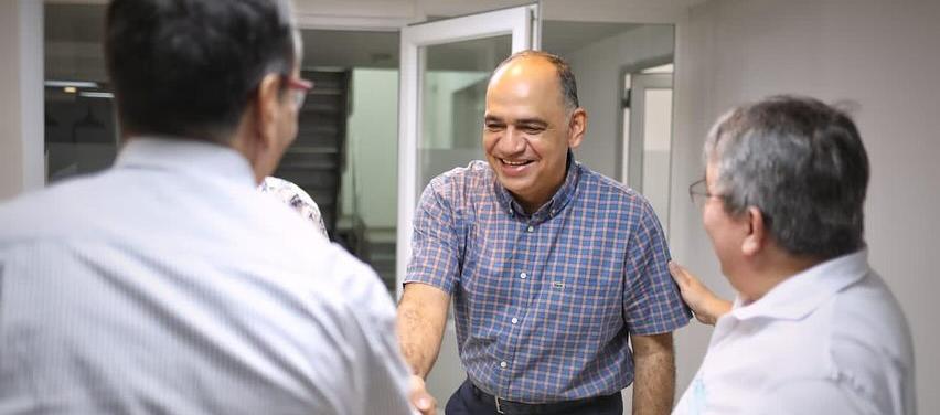 Carlos Pinedo en la reunión que sostuvo con directivos de Cotelco Santa Marta