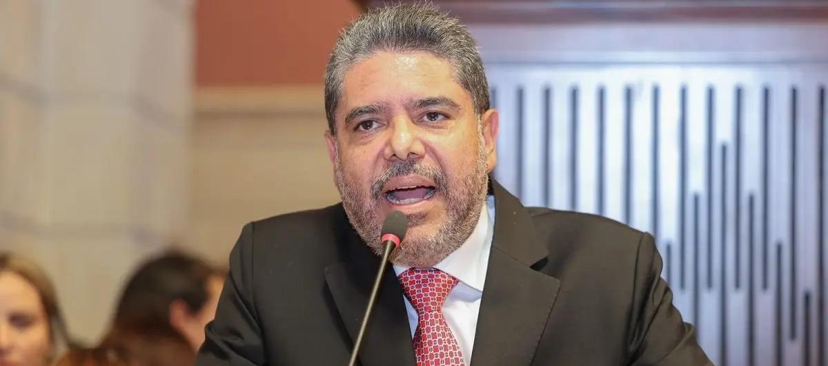 El destituido Contralor General Carlos Hernán Rodríguez, busca el reintegro a través de una tutela..