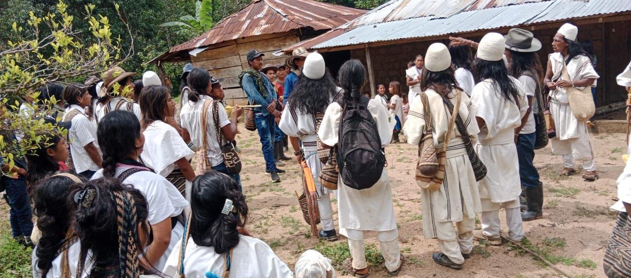 Foto referencia de la comunidad arhuaca asentada en la Sierra Nevada