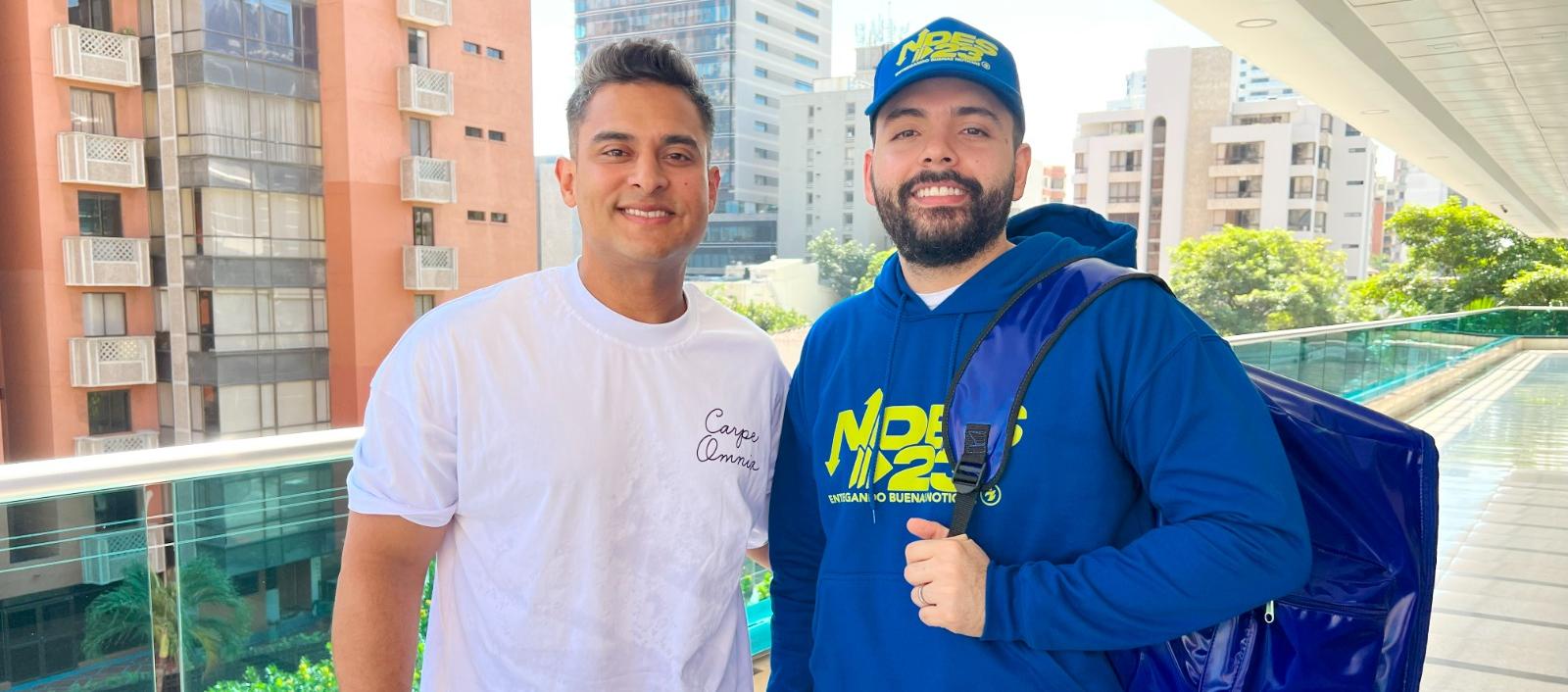 El beisbolista Dónovan Solano y el pastor Julio Triana. 