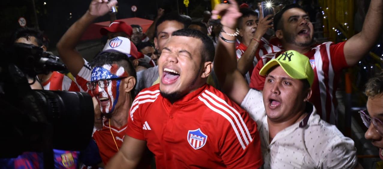 Aficionados lloran de alegría por la décima estrella del Junior