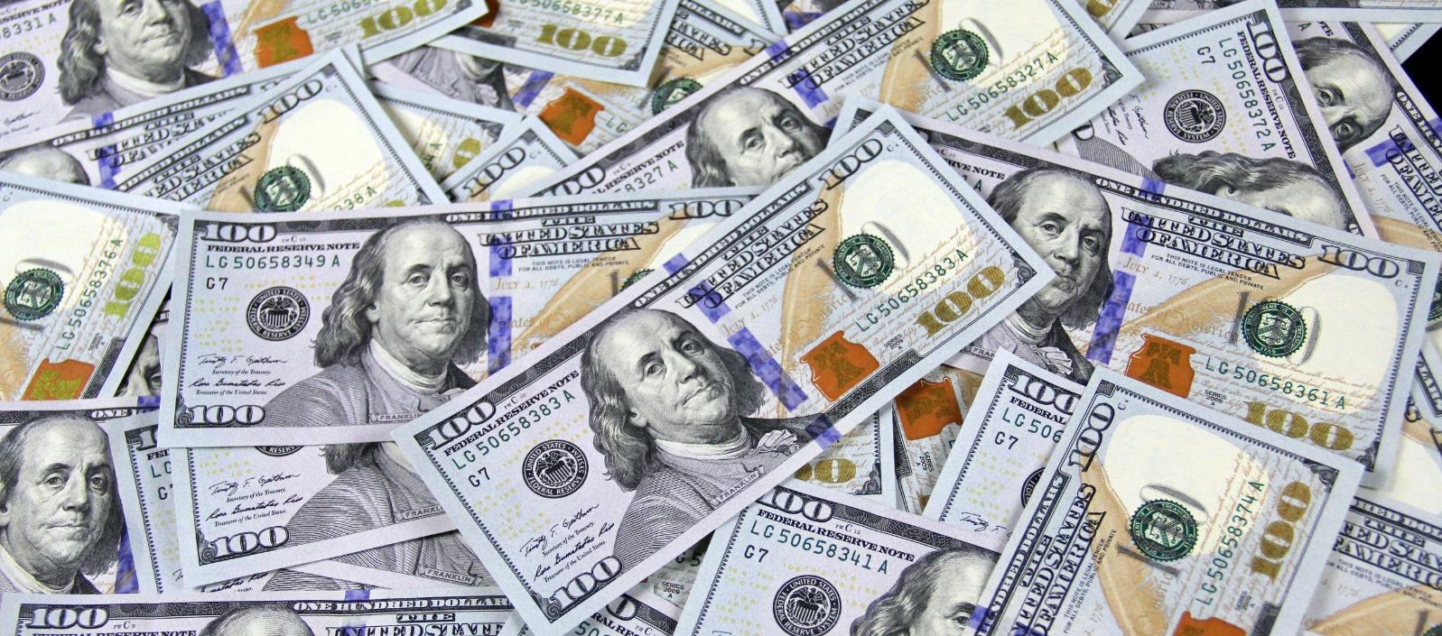 El flujo de divisas que aumenta a final de año hace que el dólar esté barato en Colombia, según los expertos