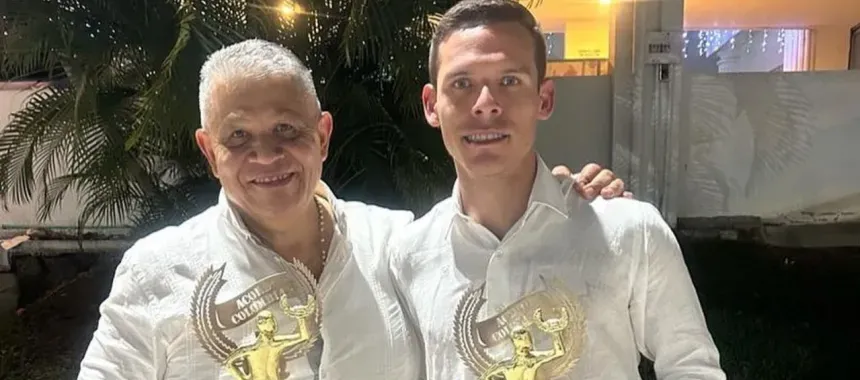 José Acevedo, presidente de la Federación Colombiana de Patinaje, y Andrés Jiménez, Deportista del Año 2023.