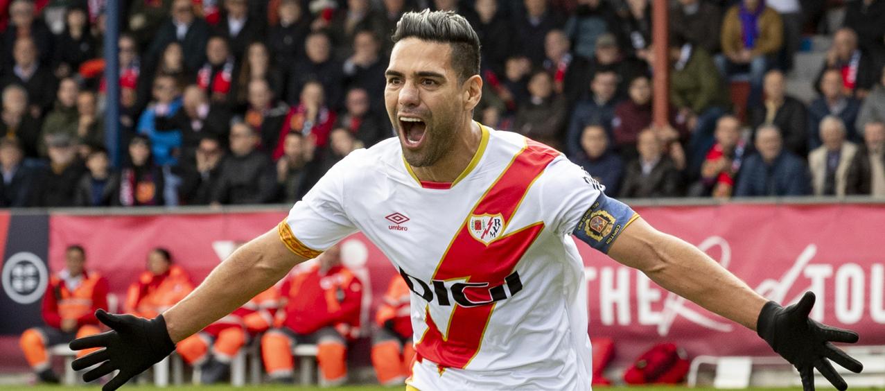 Radamel Falcao García celebra su conquista ante el Yeclano. 