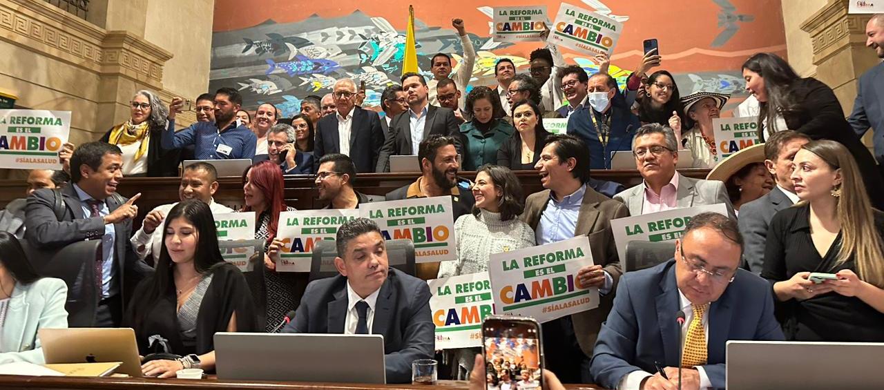 La celebración en Cámara tras la aprobación de la Reforma a la Salud
