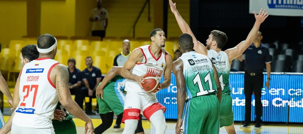  El dominicano Eloy Vargas, de Titanes, aportó 14 puntos para la victoria