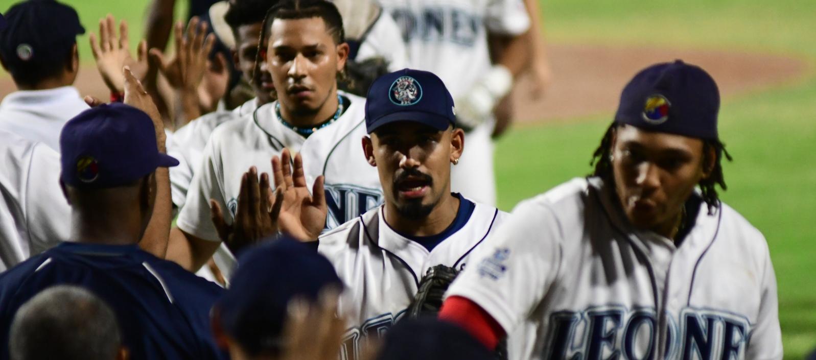 Leones ganó el primer juego y perdió el segundo ante Tigres.