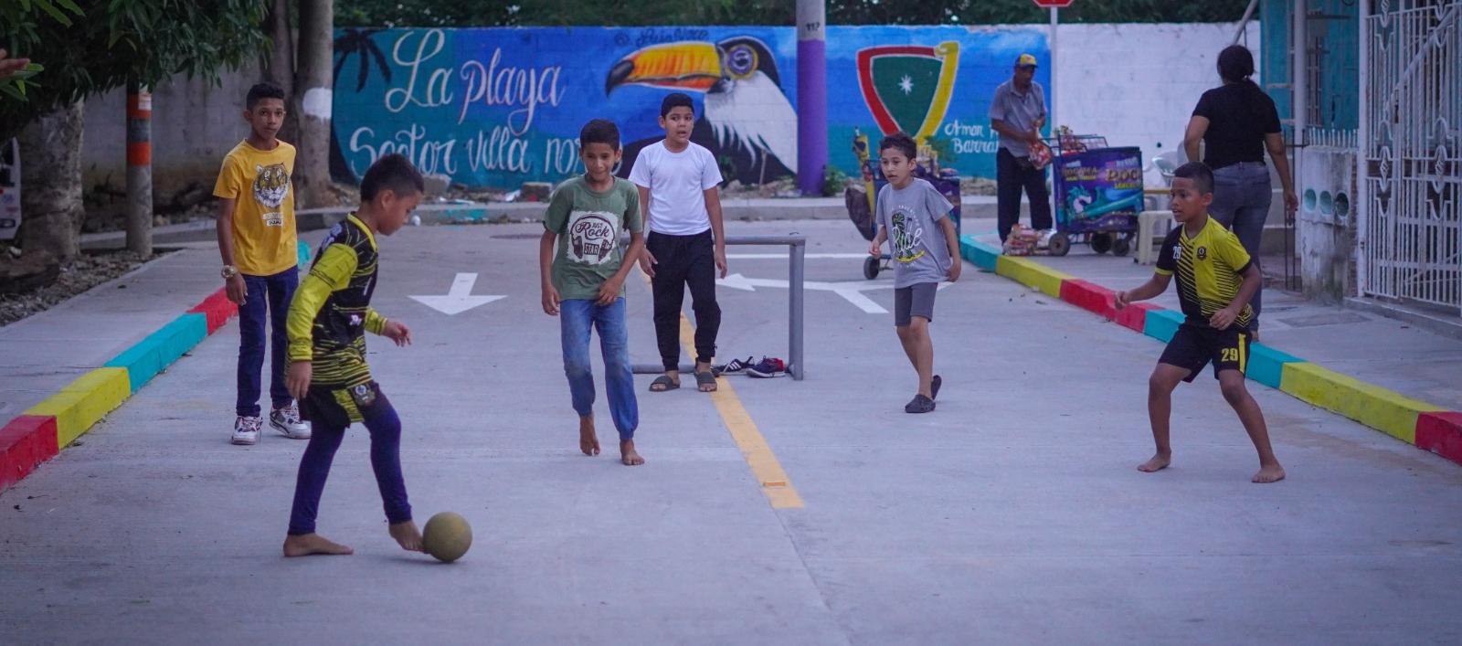 Vía entrega por el programa 'Barrios a la Obra' en La Playa. 