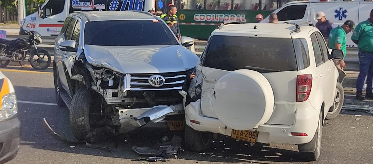 El accidente se presentó a la altura de la Clínica Porto Azul.
