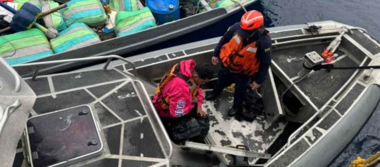 Fueron detenidos en una lancha.