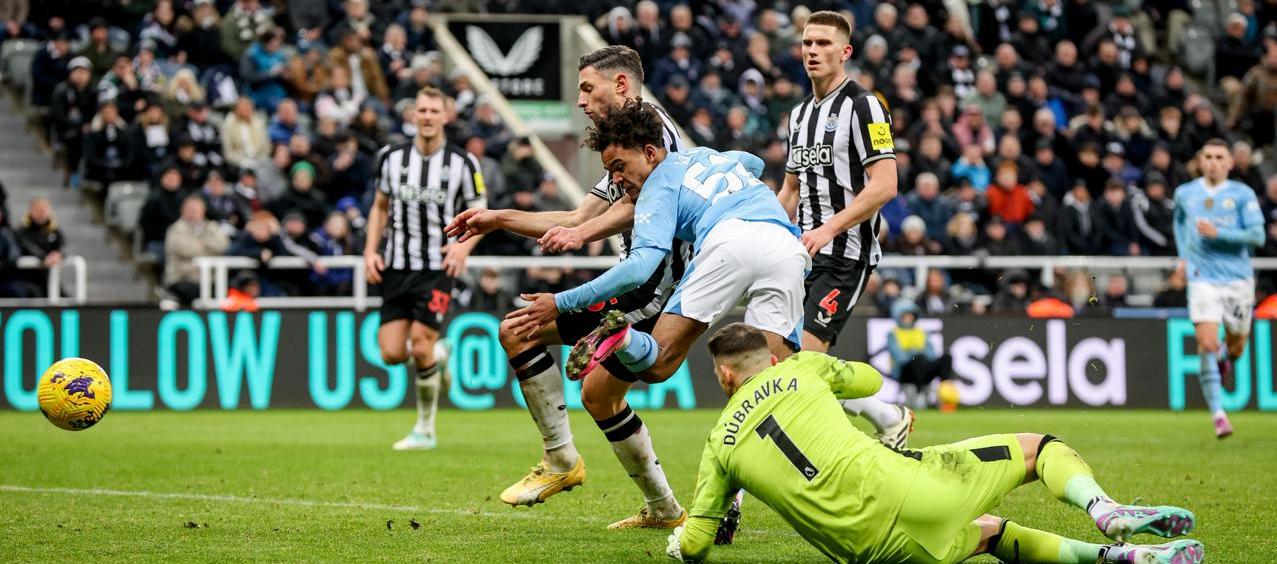 Momento del gol del triunfo de Oscar Bobb.