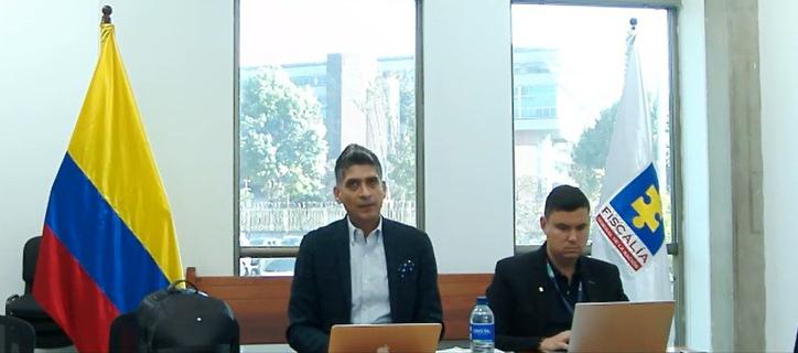 El Fiscal Mario Burgos (izquierda) durante la audiencia de Days Vásquez.