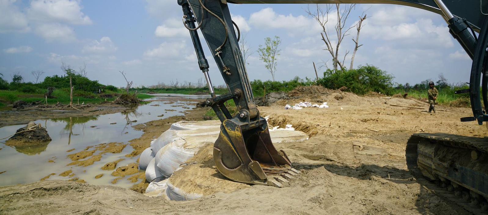 Maquinaria trabaja en el cierre de 'Caregato'