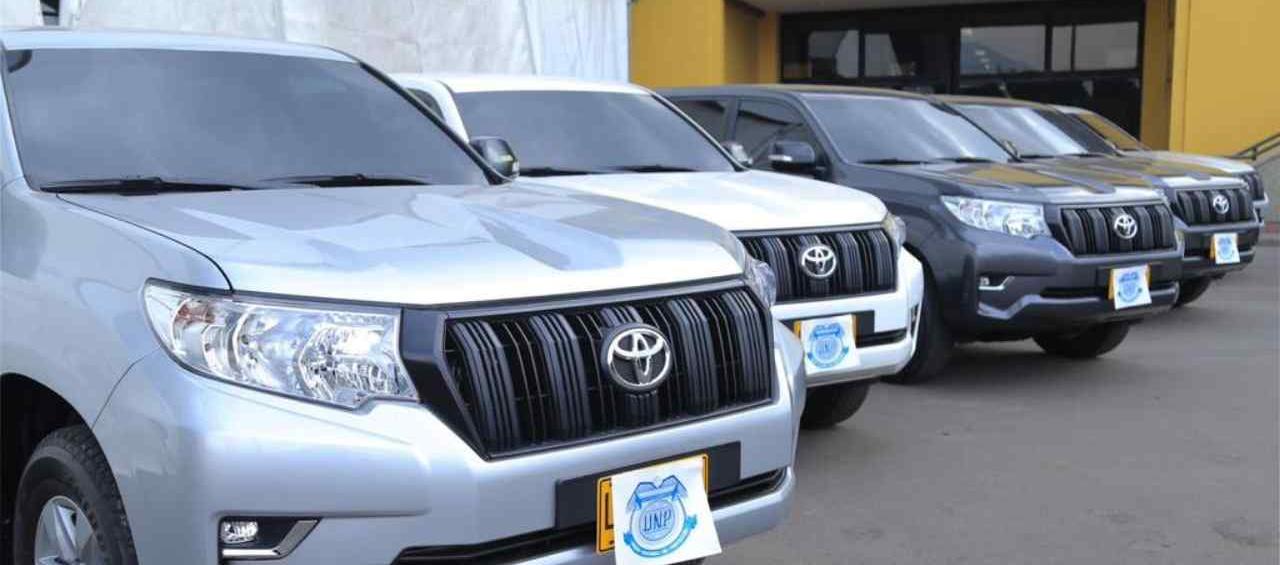 El patio taller tiene un total de 100 camionetas blindadas.