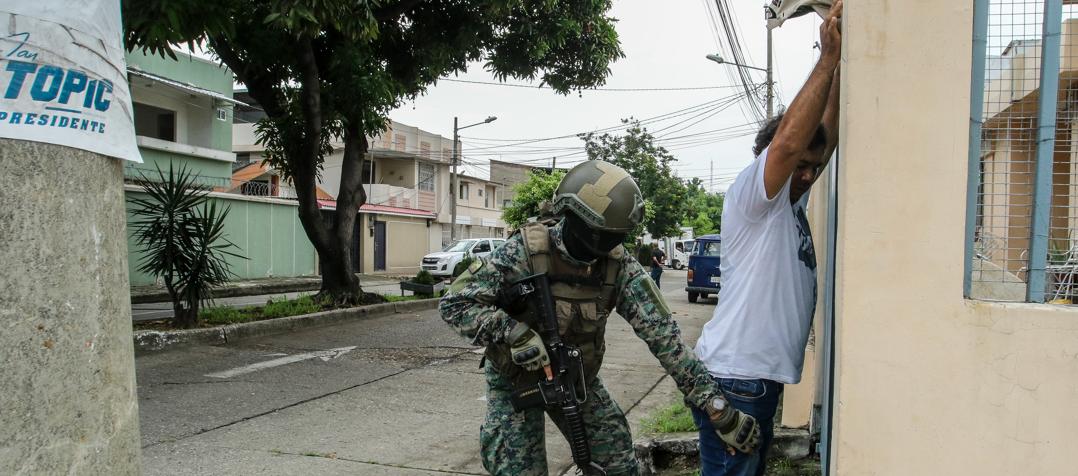 Operativo militar en los exteriores del Base Aerea de Guayaquil.