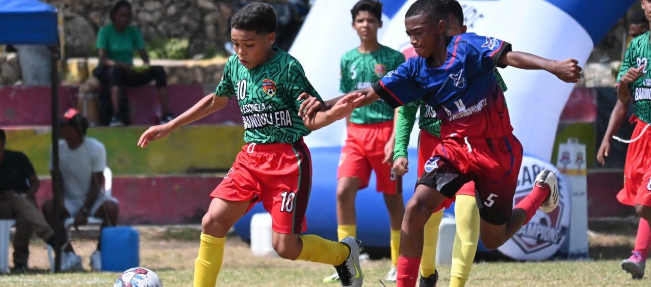 Acción del partido entre Academia Barranquillera y 