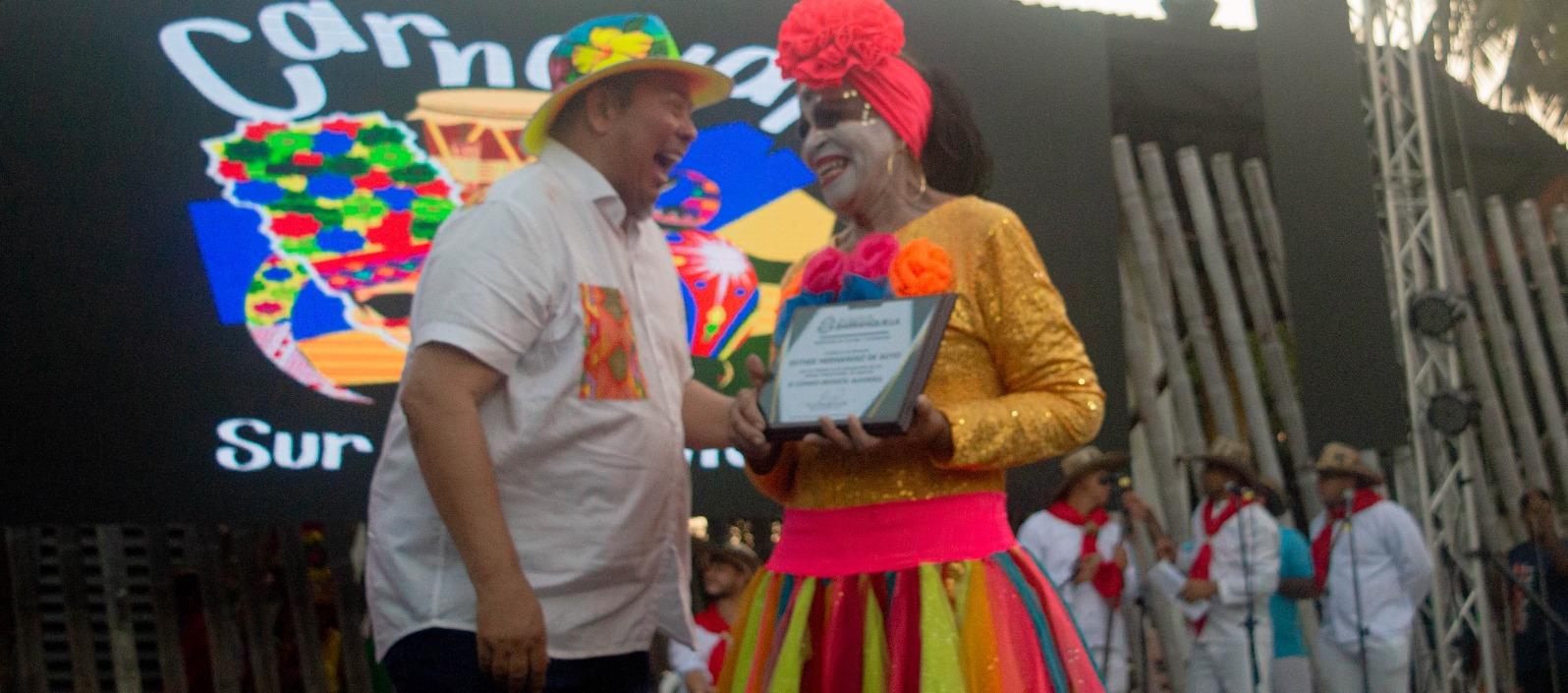 El Secretario Distrital de Cultura, Juan Carlos Ospino, en el Cabildo del Carnaval del Suroccidente