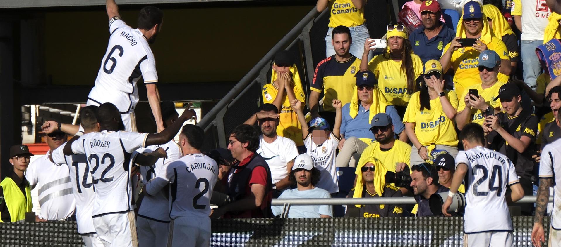 Los jugadores del Real Madrid celebran el 2-1