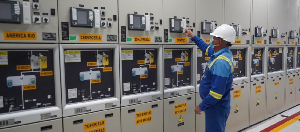 Mantenimiento en la subestación 20 de Julio.