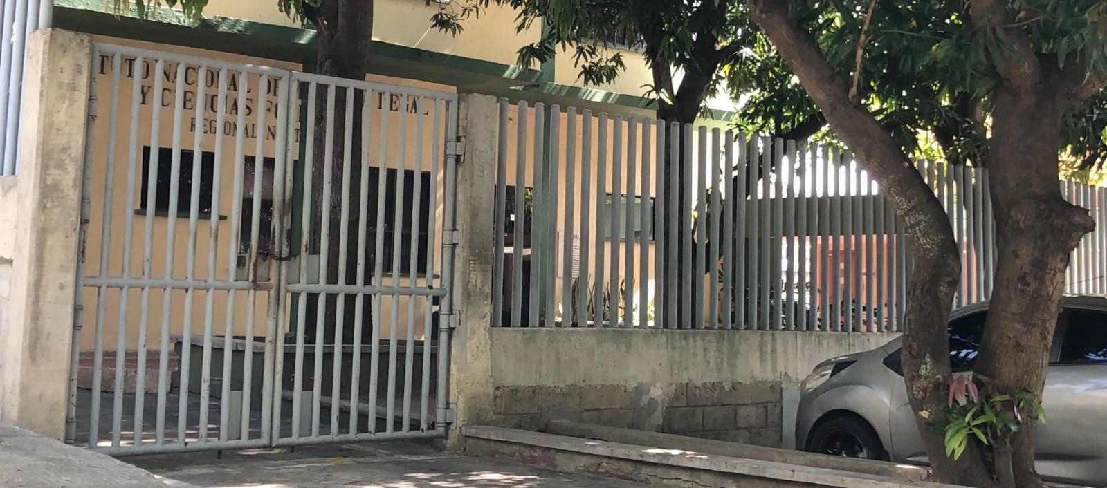 La mujer fue asesinada en una casa abandonada donde presuntamente vendía estupefacientes.