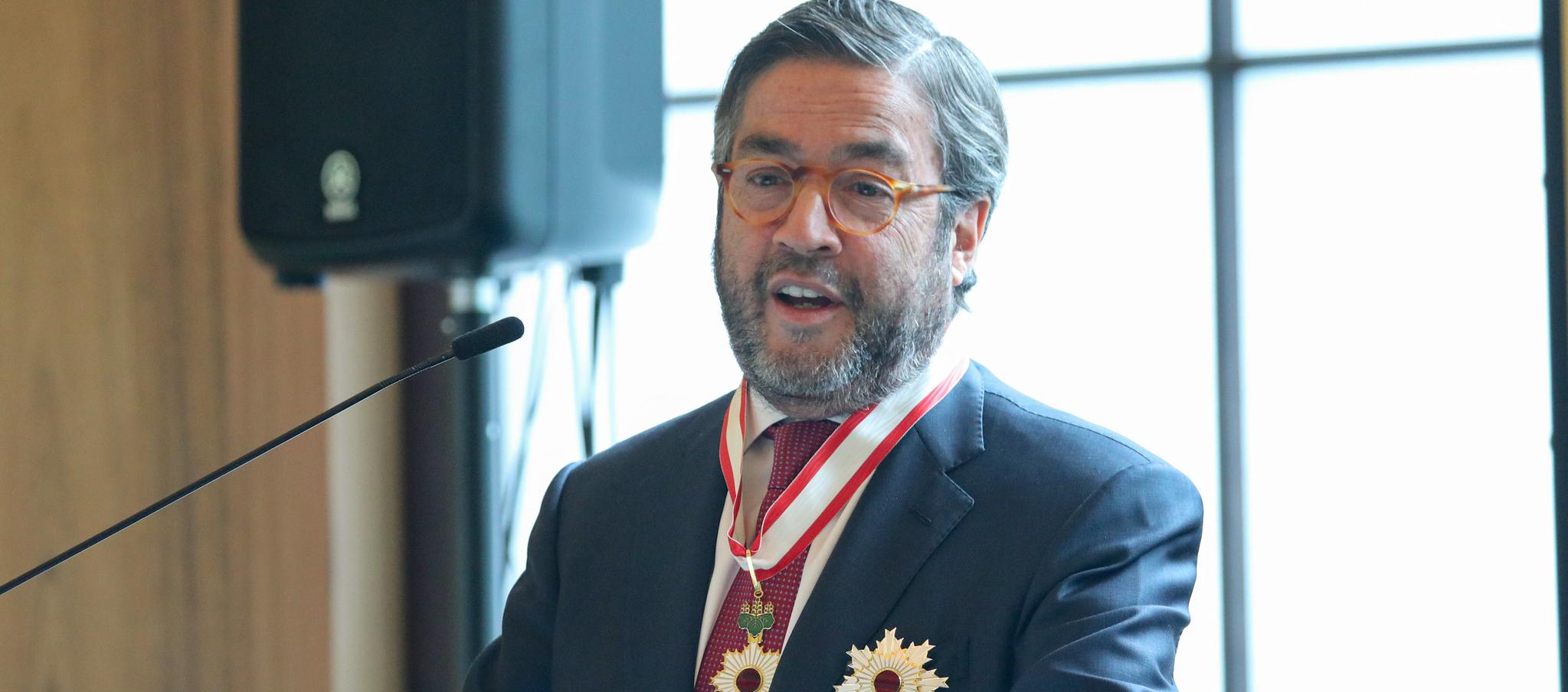 Luis Alberto Moreno.