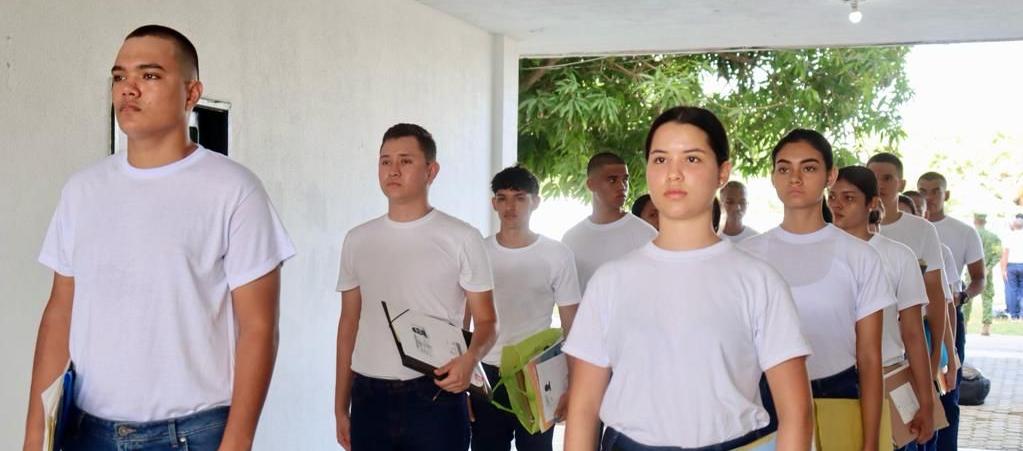 Primeras mujeres suboficiales de línea.