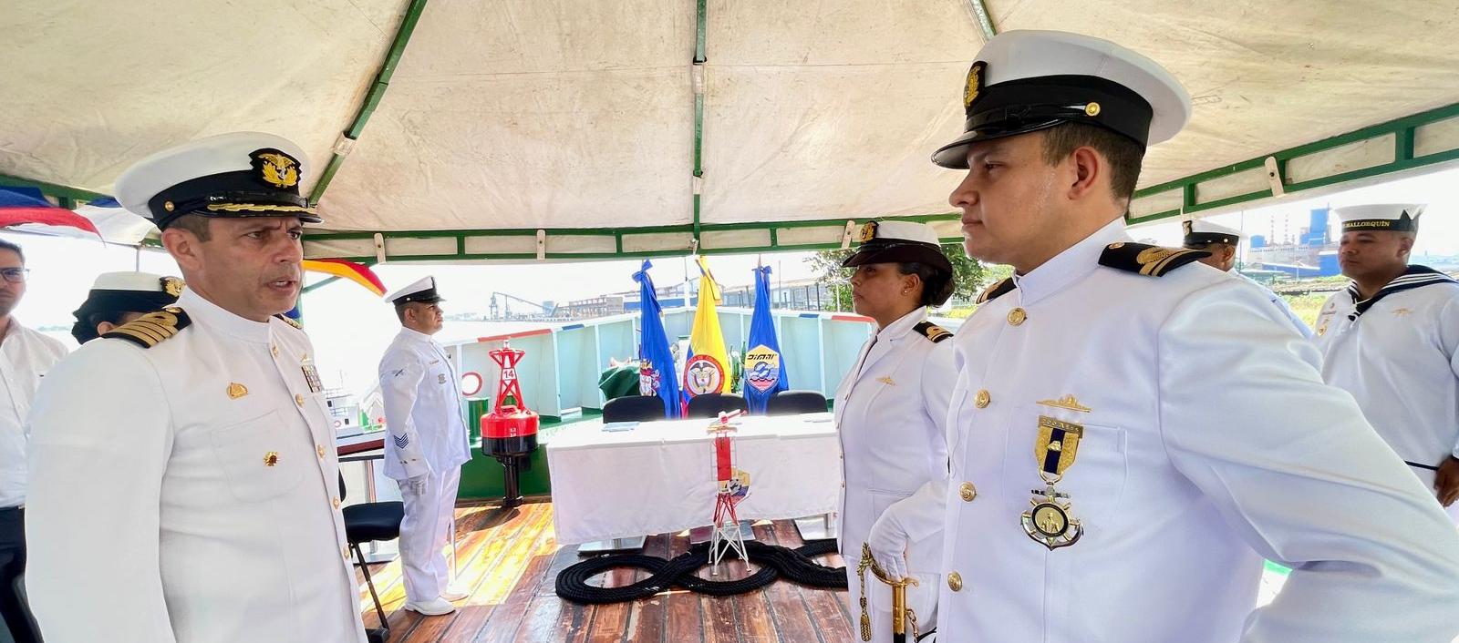 El capitán de Puerto de Barranquilla, capitán de Navío, Jesús Andrés Zambrano Pinzón, lideró la ceremonia militar.