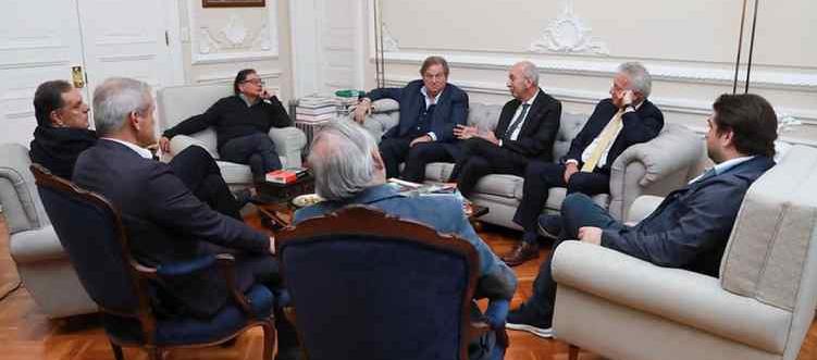 Petro en la reunión con Gilinski y el GEA. 