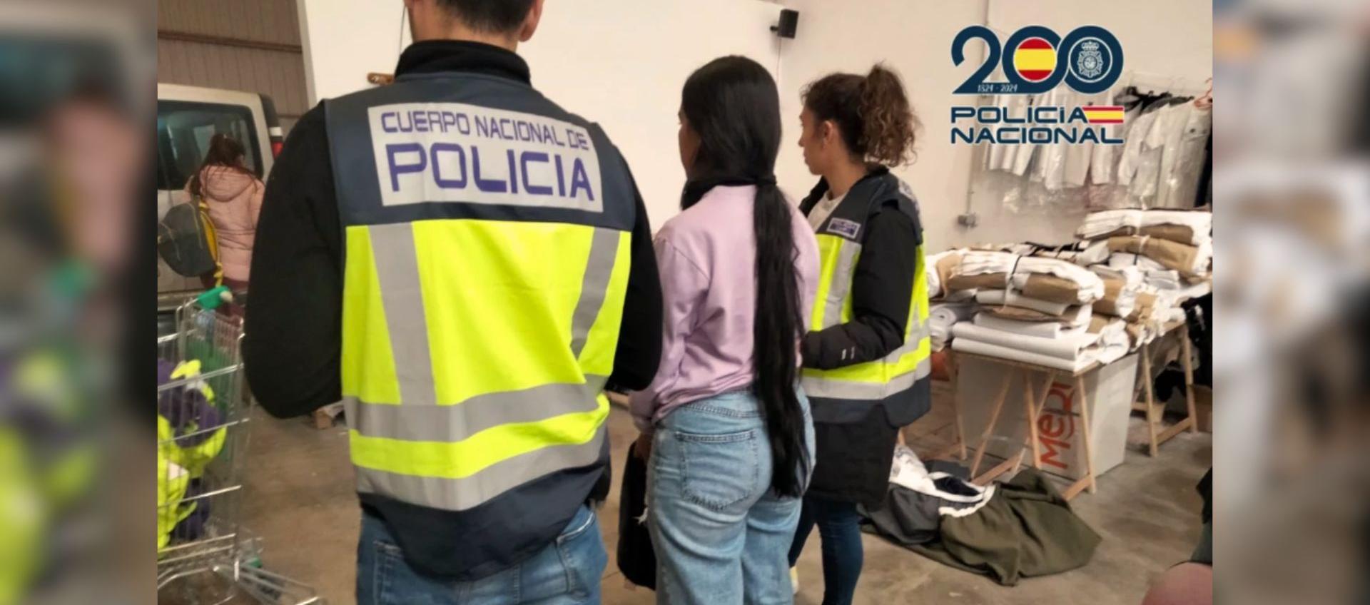 Rescatan a 21 personas en Valencia, España.