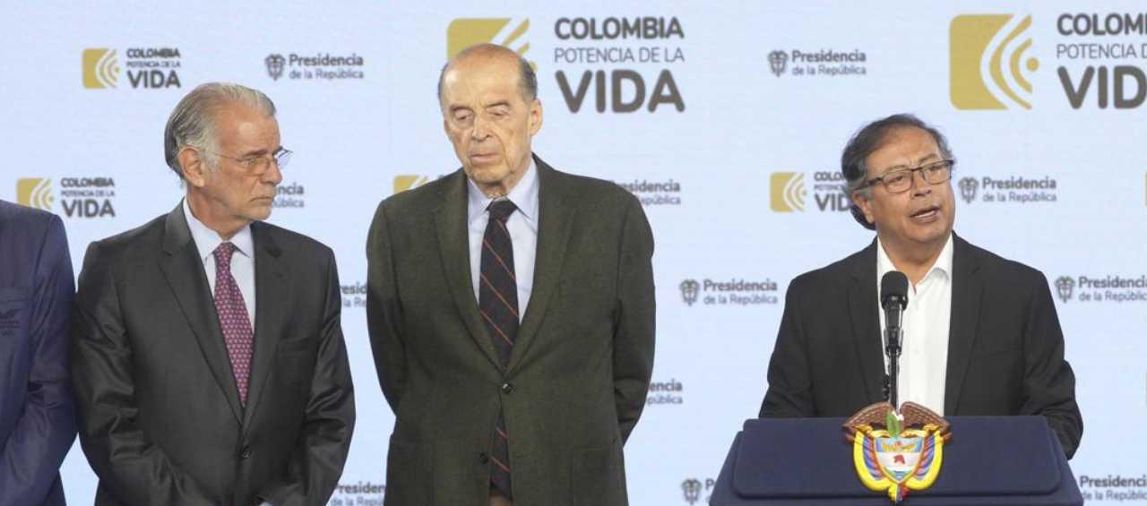 El gobernador Eduardo Verano, el canciller Álvaro Leyva y el Presidente Gustavo Petro.