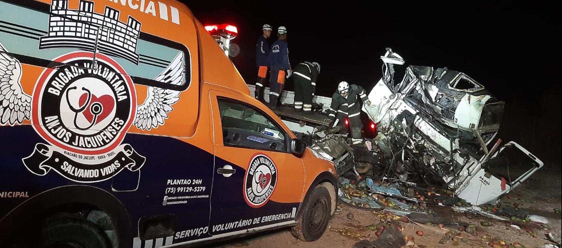 Uno de los vehículos quedó llantas arriba.