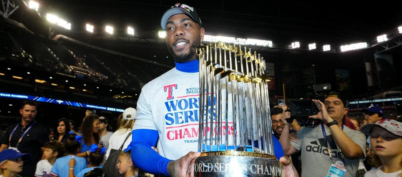 El lanzador Aroldis Chapman fue campeón de la Serie Mundial de 2023 con los Rangers de Texas. 