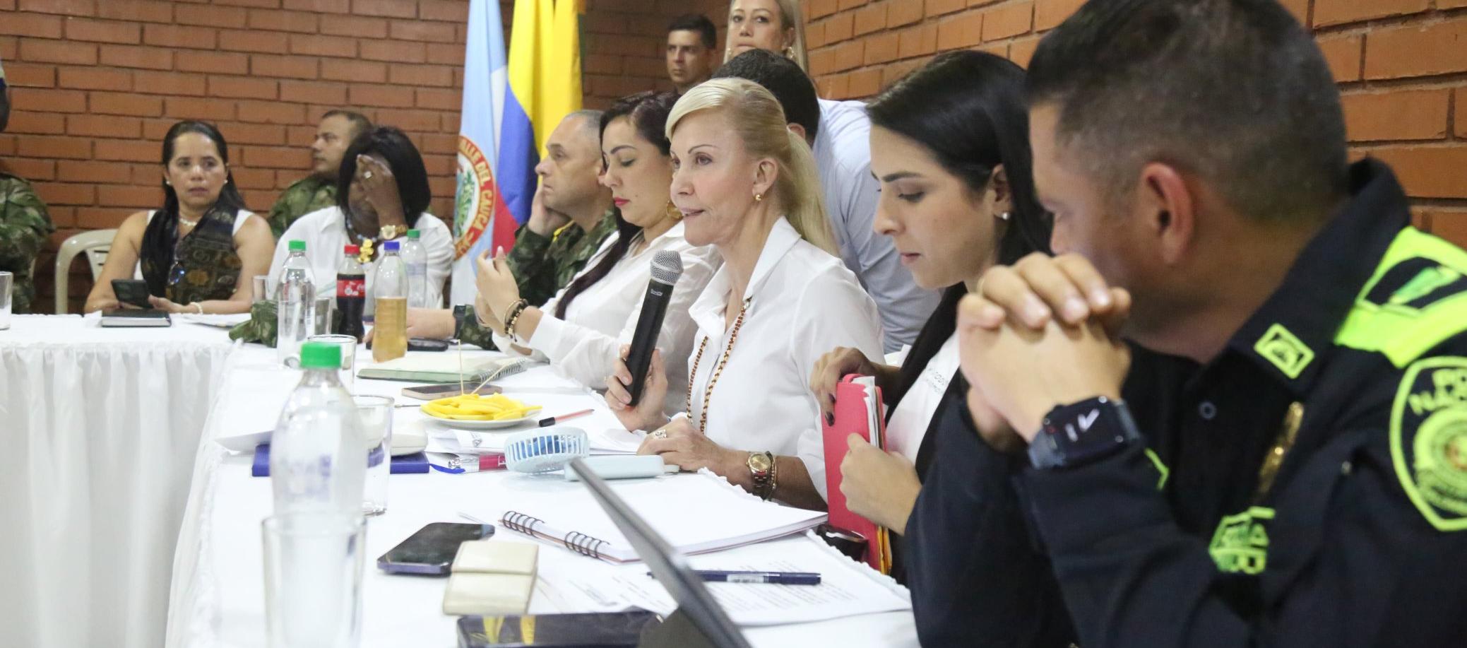 La Gobernadora del Valle, Dilian Francisc Toro, en el consejo de seguridad en Candelaria.