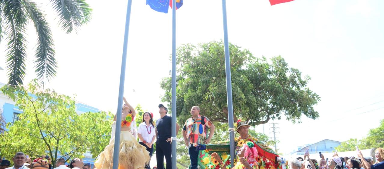 La Reina Melisa Cure, el Rey Momo Juventino Ojito, el Alcalde Alex Char, la Primera Dama Katia Nule y el Secretario de Cultura, Juan Carlos Ospino