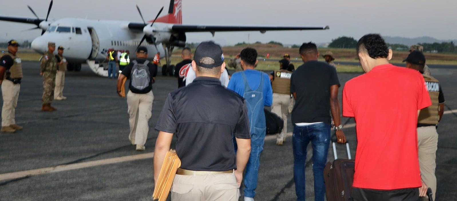 El grupo de migrantes colombianos expulsados de Panamá